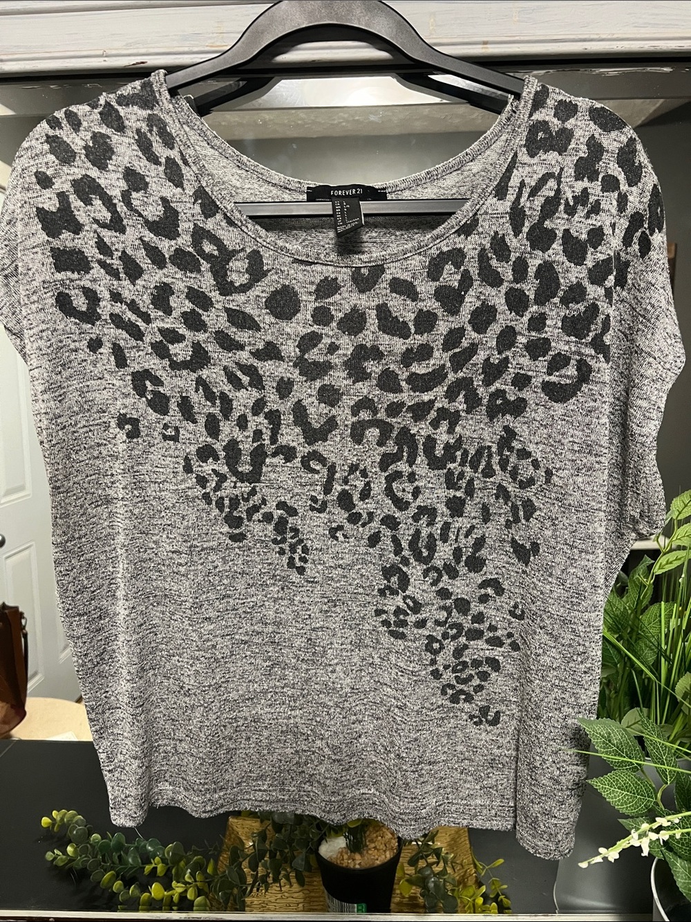 Forever 21 Gray Leopard Accent Short Sleeve Tee